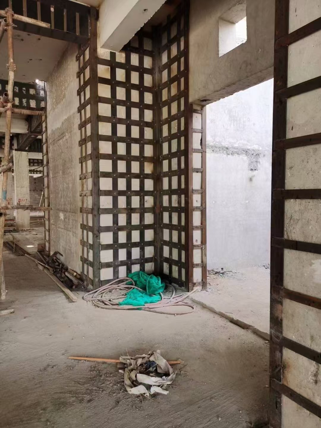 洞口建筑需要加固补强的地方